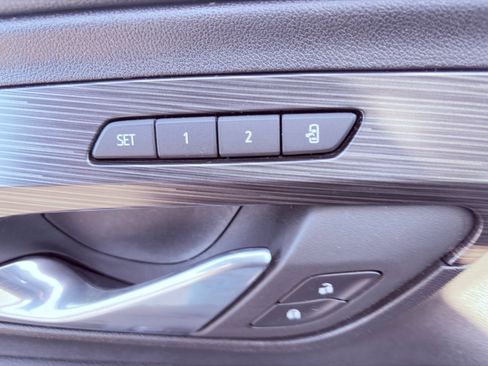 Used 2024 GMC Terrain SLT image 19