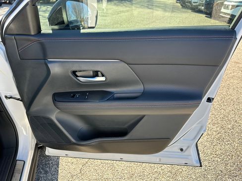 Used 2026 Nissan Kicks SR w/ Illumination Package image 14