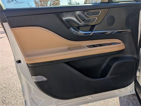 Used 2023 Lincoln Corsair Reserve w/ Equipment Group 201A image 22