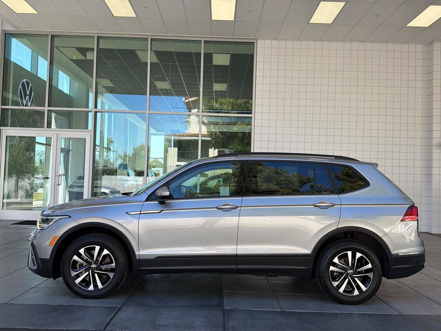 Certified 2022 Volkswagen Tiguan S FWD image 2