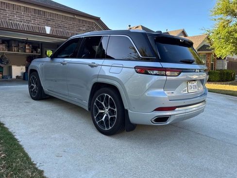 Used 2022 Jeep Grand Cherokee Summit AWD/4WD image 4