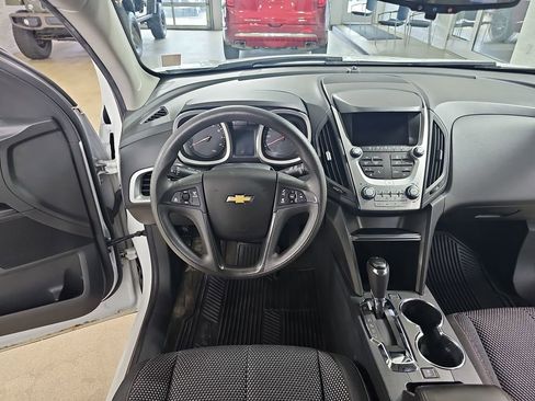 Used 2017 Chevrolet Equinox LS FWD image 19