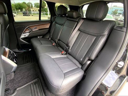 Used 2025 Land Rover Range Rover SE AWD/4WD image 21