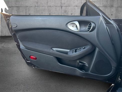 Used 2010 Nissan 370Z Roadster image 18
