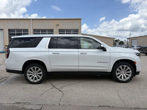 Used 2023 Chevrolet Suburban Premier AWD/4WD image 4