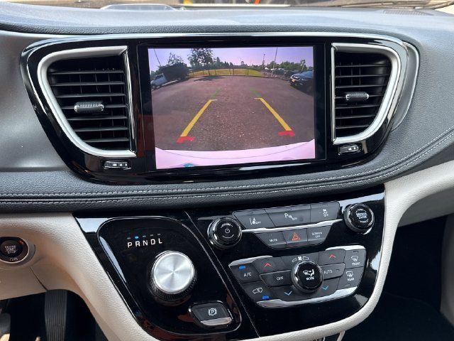 Used 2024 Chrysler Pacifica Limited FWD image 27