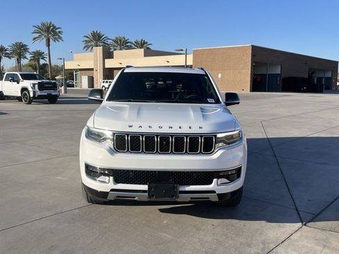 Used 2023 Jeep Wagoneer L Series III w/ Premium Group I image 5