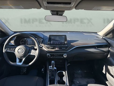Used 2024 Nissan Altima 2.5 SV image 12