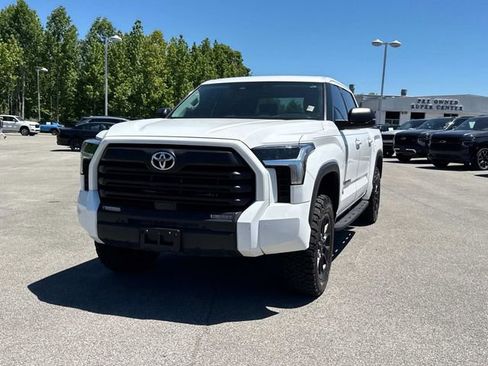 Used 2022 Toyota Tundra SR5 w/ SR5 Premium Package AWD/4WD image 8