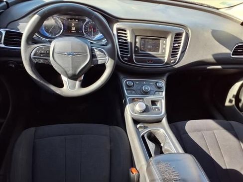 Used 2015 Chrysler 200 Limited FWD image 18