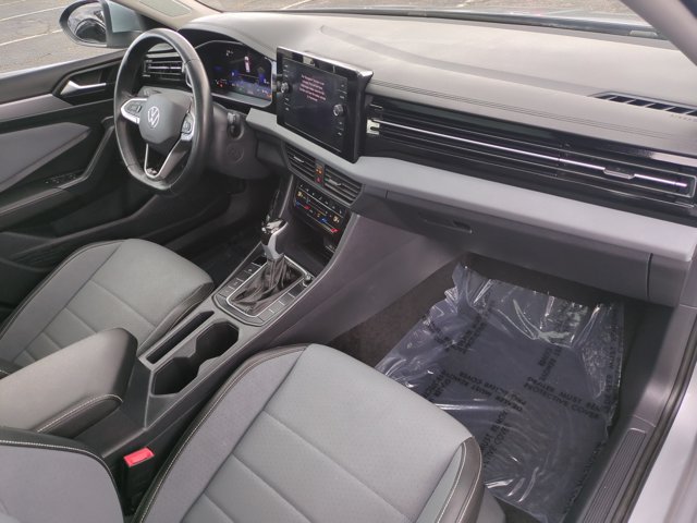 Used 2025 Volkswagen Jetta SE FWD image 20