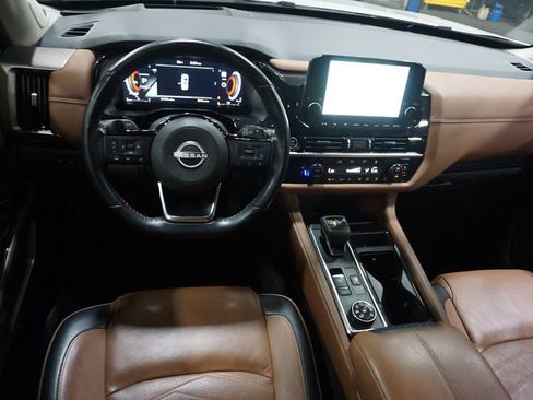 Used 2023 Nissan Pathfinder Platinum AWD/4WD image 6