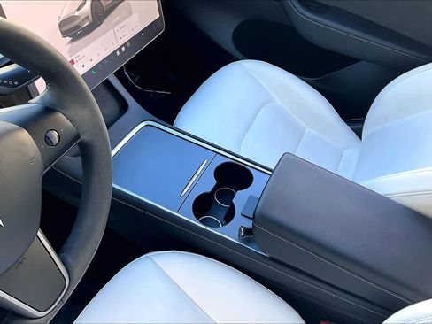 Used 2024 Tesla Model Y Performance image 15