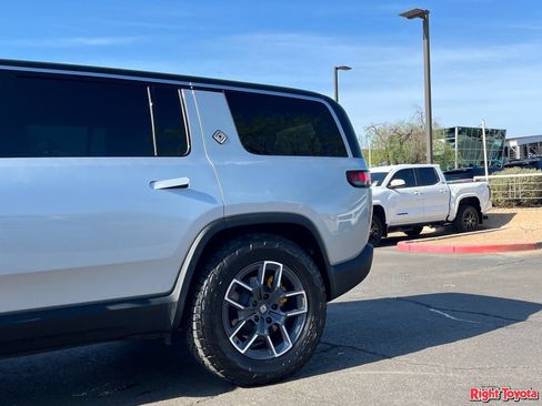 Used 2023 Rivian R1S Adventure AWD/4WD image 10