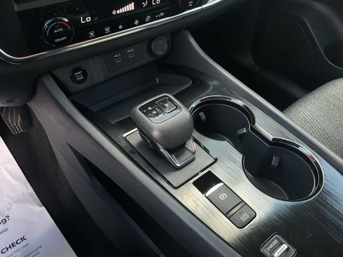 Used 2025 Nissan Rogue SV FWD image 22