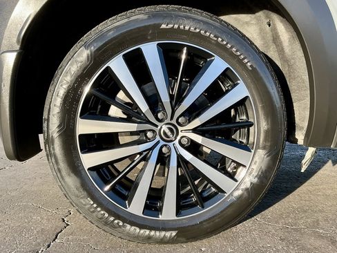 Used 2023 Nissan Pathfinder Platinum w/ Black Appearance Package image 14