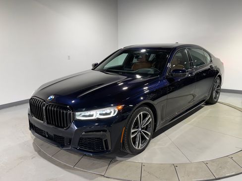 Used 2022 BMW 740i xDrive w/ M Sport Package AWD/4WD image 4