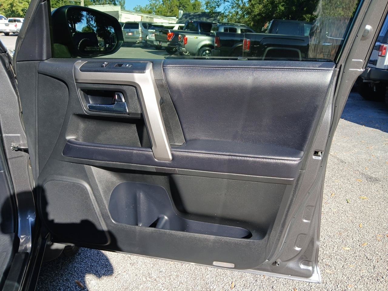 Used 2018 Toyota 4Runner SR5 RWD image 16