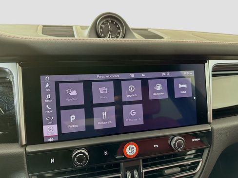 Used 2025 Porsche Macan image 15