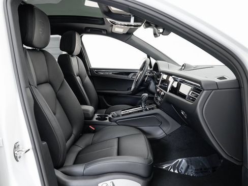 New 2025 Porsche Macan image 27