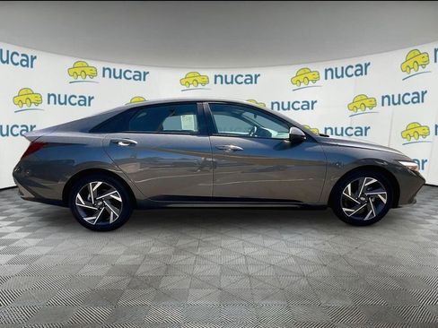 Used 2025 Hyundai Elantra Sport FWD image 9