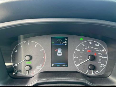 Used 2025 Toyota Corolla Cross AWD Hybrid w/ Moonroof Package image 4