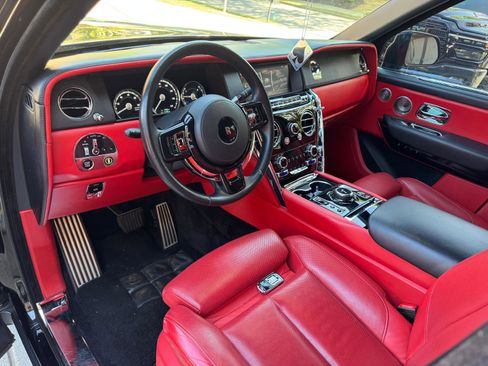 Used 2021 Rolls-Royce Cullinan image 3