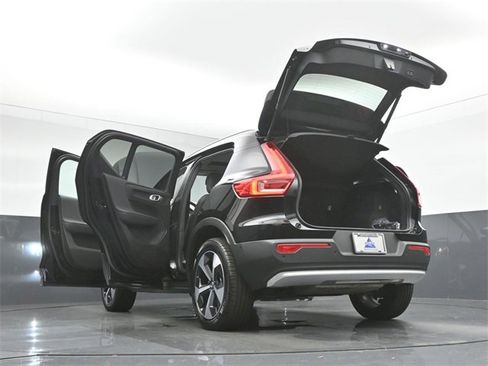Used 2025 Volvo XC40 B5 Plus image 55