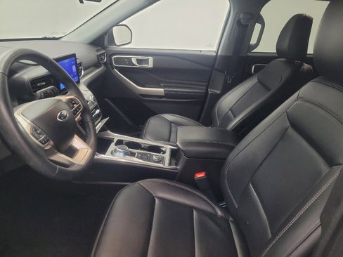 Used 2022 Ford Explorer XLT w/ Equipment Group 202A image 17