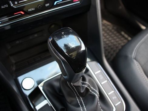 New 2025 Volkswagen Taos SE image 24