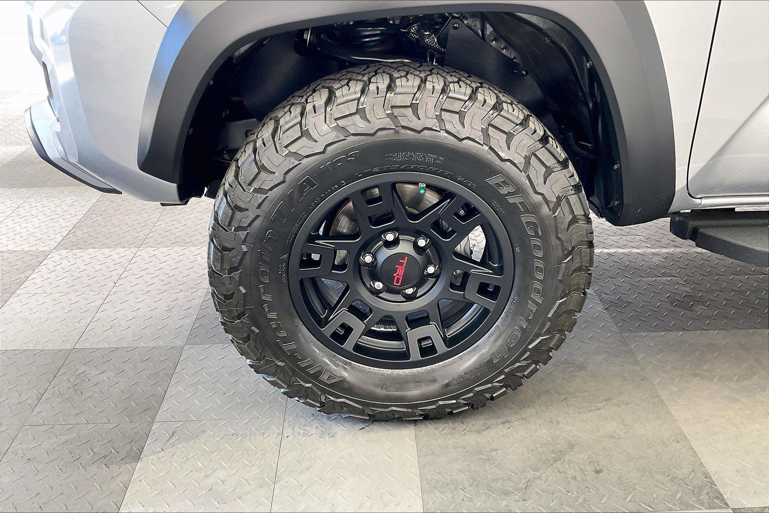 Used 2020 Toyota Tacoma TRD Off-Road w/ Technology Package AWD/4WD image 8