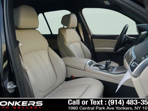 Used 2022 BMW X5 xDrive40i w/ M Sport Package image 32