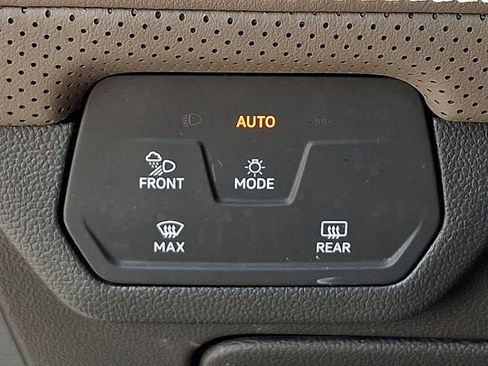 Used 2025 Volkswagen Atlas SEL AWD/4WD image 26