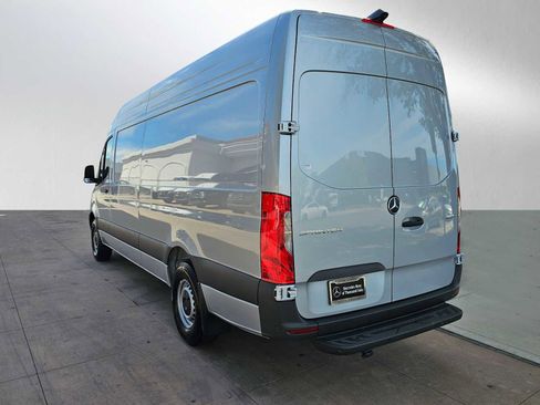 Used 2025 Mercedes-Benz Sprinter 2500 image 5