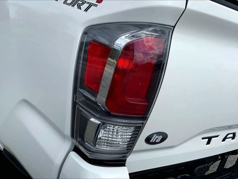 Used 2021 Toyota Tacoma TRD Sport w/ Technology Package image 27