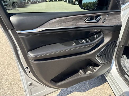 Certified 2021 Jeep Grand Cherokee L Overland w/ Luxury Tech Group IV AWD/4WD image 19