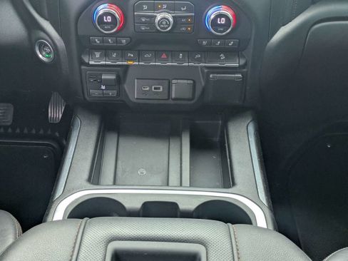 Used 2022 GMC Sierra 2500 AT4 w/ AT4 Preferred Package AWD/4WD image 19