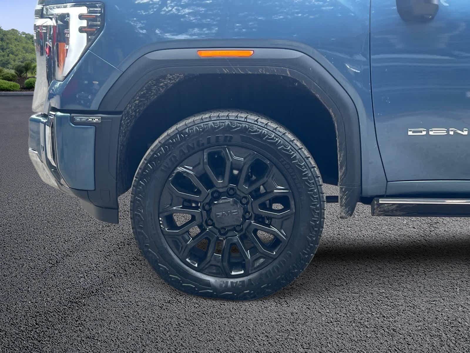 Certified 2026 GMC Sierra 2500 Denali w/ Denali Reserve Package AWD/4WD image 11