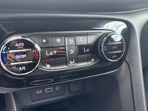 Used 2020 Buick Encore GX Select w/ Sport Touring Package AWD/4WD image 29