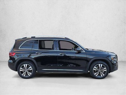 Used 2025 Mercedes-Benz GLB 250 image 4
