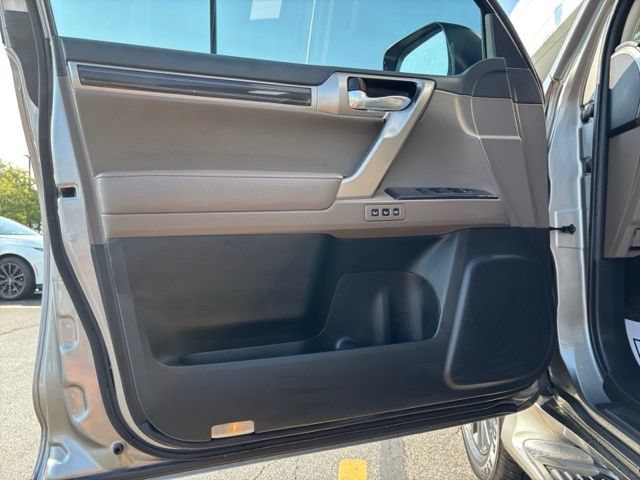 Used 2021 Lexus GX 460 Premium w/ Accessory Package AWD/4WD image 11
