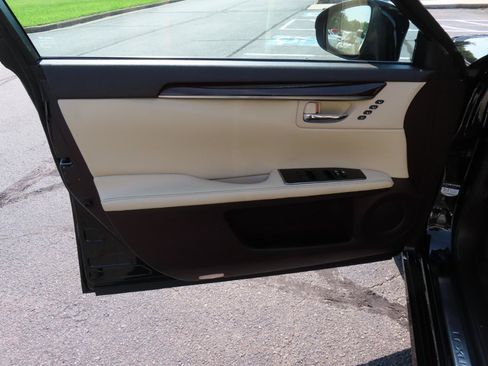 Used 2018 Lexus ES 350 w/ Premier Package FWD image 16