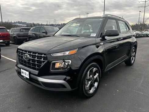 Certified 2025 Hyundai Venue SEL image 4