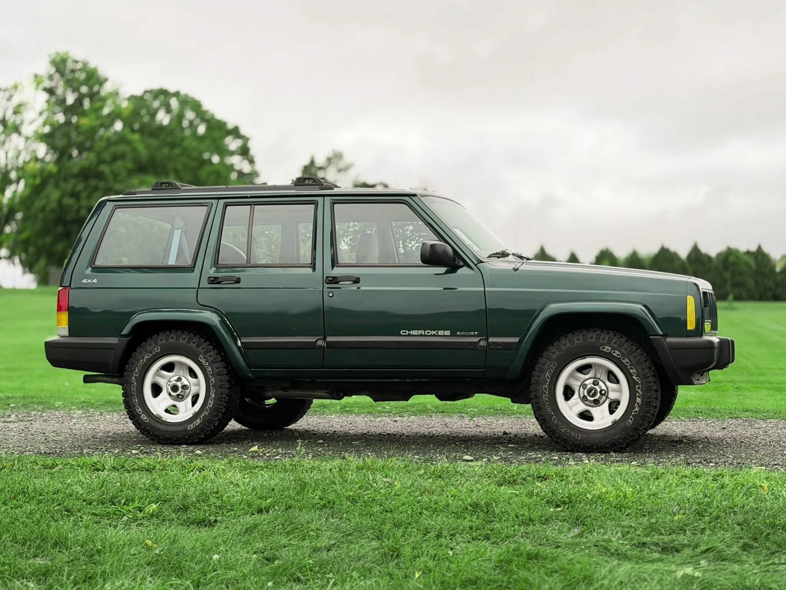 Used 1999 Jeep Cherokee 4WD 4-Door image 4