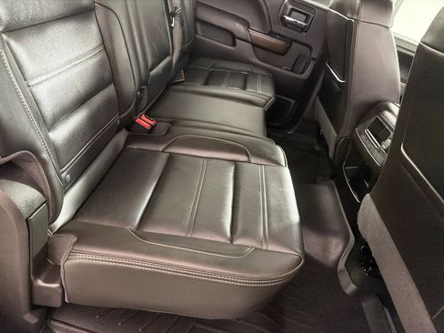 Used 2018 GMC Sierra 2500 Denali w/ Duramax Plus Package AWD/4WD image 18
