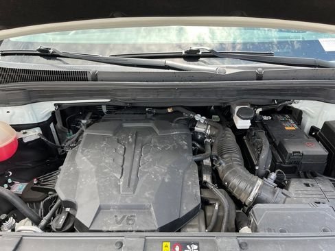 Used 2024 Kia Carnival LX FWD image 12