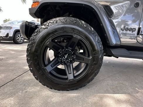 Used 2021 Jeep Wrangler Unlimited Sahara AWD/4WD image 18