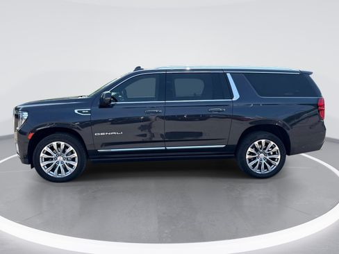 Used 2024 GMC Yukon XL Denali w/ Advanced Technology Package AWD/4WD image 5