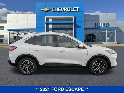 Used 2021 Ford Escape SE w/ Convenience Package image 3
