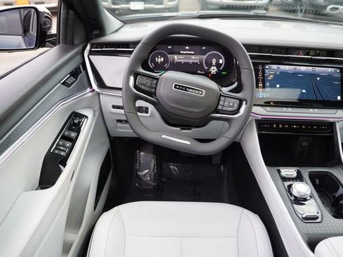 Used 2025 Jeep Wagoneer S Limited AWD/4WD image 18